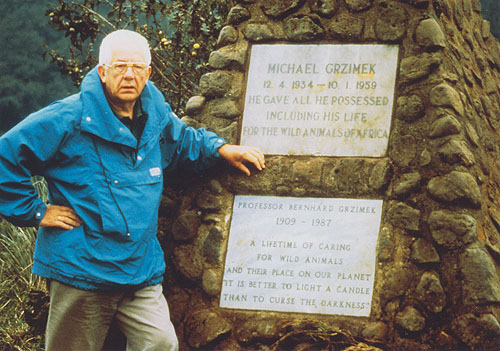 Vitus an Grzimeks Grab im Ngorogoro Nationalpark